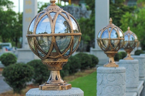 TOP NHỮNG MẪU ĐÈN NĂNG LƯỢNG PHÙ HỢP LẮP Ở TRỤ CỔNG VÀ SÂN VƯỜN NHÀ BẠN