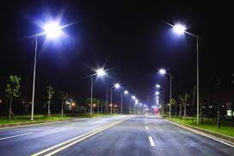 ĐÈN LED PHA NĂNG LƯỢNG MẶT TRỜI TRONG CHIẾU SÁNG ĐƯỜNG PHỐ VÀ SỰ BẢO VỆ MÔI TRƯỜNG: SẢN PHẨM CỦA NHÀ MẶT TRỜI - SUPER SOLAR HOUSE