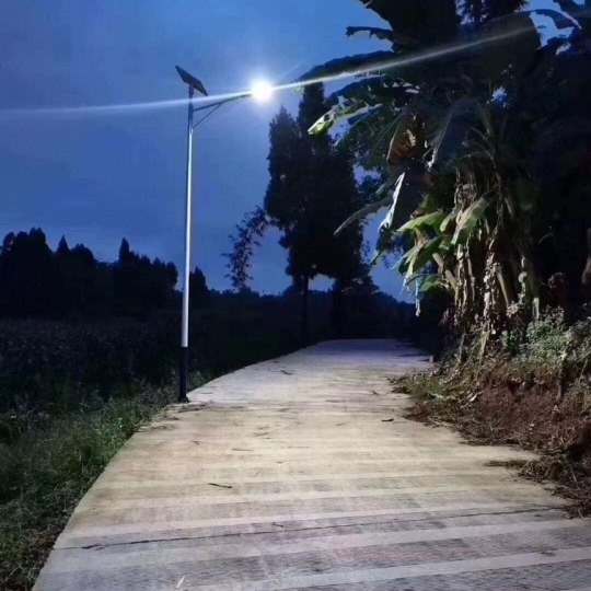 Đèn Năng Lượng Mặt Trời | Đèn Công Trình dạng bàn chải 500W sáng lâu sạc nhanh CT500