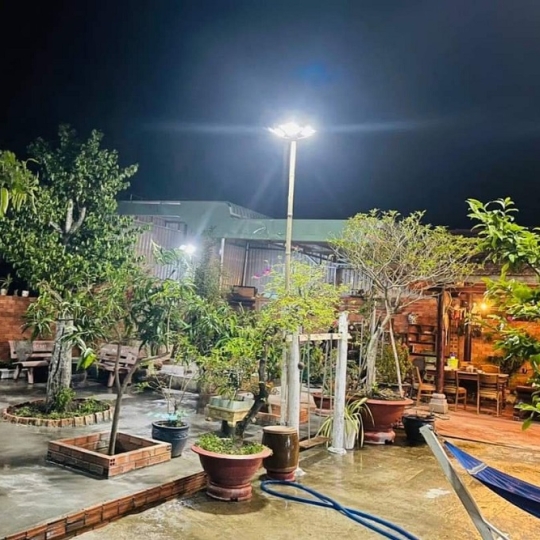 Đèn UFO - đĩa bay 20 khoang 800W ánh sáng trắng năng lượng mặt trời U800T5K4a