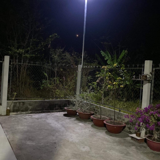 Đèn UFO - Đèn đĩa bay Jindian 1000W năng lượng mặt trời ánh sáng trắng