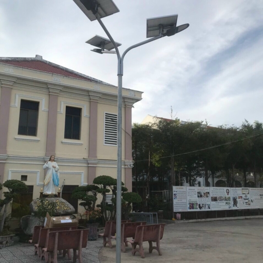 Đèn Năng Lượng Mặt Trời | Đèn Công Trình dạng bàn chải 1000W pin khủng sáng lâu CT1000
